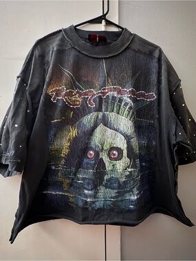 Men’s Rare Peace Black Graphic Skull Statue Tee with Sequin Accent